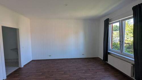 Zimmer (2) kleine Wohnung OG - 