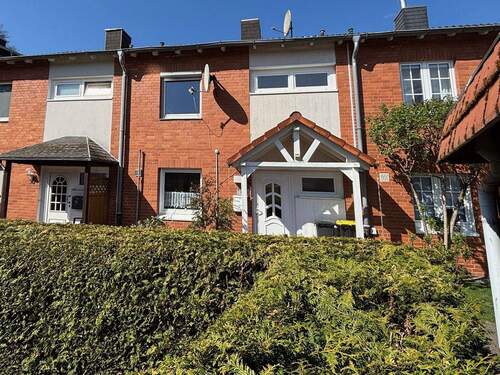 Gebäudeansicht - Modernes Wohnen in ruhiger Lage - Reihenhaus in Helstorf