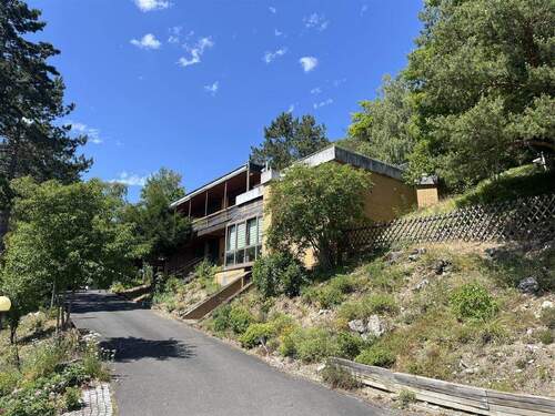 Bild1 - Einzigartiges Architektenhaus mit Traumblick über das Taubertal - Letztes Haus auf dem Berg in Königshofen