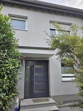 Eingang - 5 Zimmer Reihenendhaus in Bad Homburg