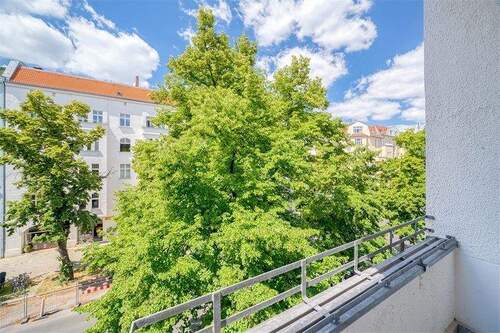 Balkonblick - Etagenwohnung mit 95,60 m&sup2; in Berlin zum Kaufen