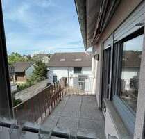 Dreieich-Sprendlingen: Wohnhaus mit 2 Wohnungen, Scheune und großem Garten