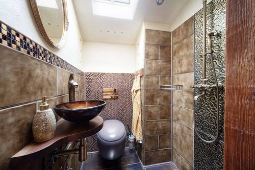 EXTRAVAGANTES DUSCHBAD - 