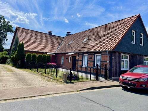 Straßenseite - Einfamilienhaus mit 262,00 m&sup2; in Eldingen zum Kaufen