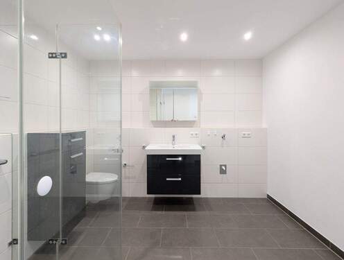 Badezimmer mit Waschmaschinenanschluss - 