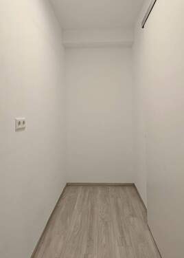 Abstellraum / Garderobe - 
