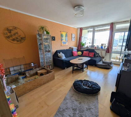 Wohnzimmer - Geräumige und zentrale Wohnung inkl. Tiefgaragen-Stellplatz, Provisionsfrei!