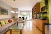Wohnzimmer - Erdgeschosswohnung mit Terrasse im Grünen