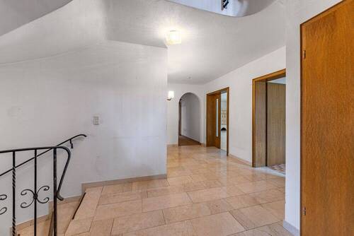 Eingangsbereich - 7 Zimmer Einfamilienhaus in Eichenau