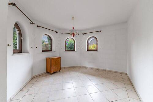 Erker - Einfamilienhaus mit 222,30 m² in Eichenau zum Kaufen