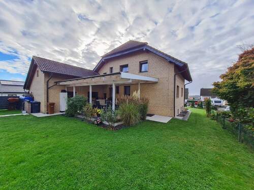 Rückansicht - 8 Zimmer Einfamilienhaus zum Kaufen in Straßenhaus