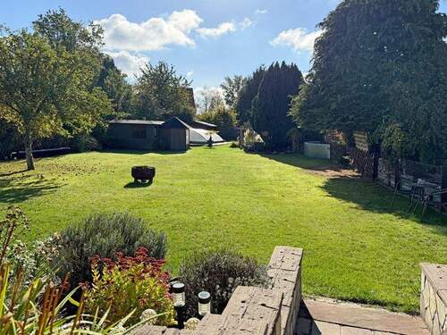 Blick in den traumhaften Garten - 