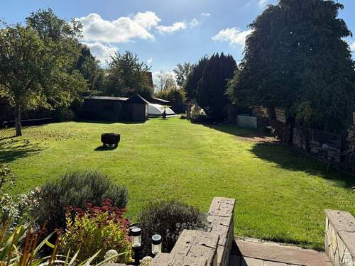 Ein riesiger Garten - 