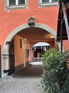 Eingang im Torbogen - 