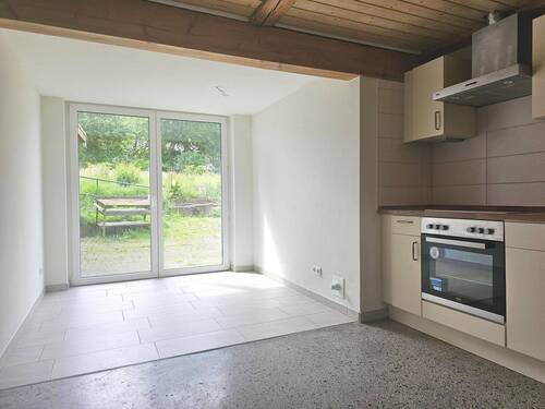 Blick von der Küche in den Essbereich, linke Whg. - 