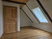 Zimmer 2 im DG, linke Whg., Bild 2 - 