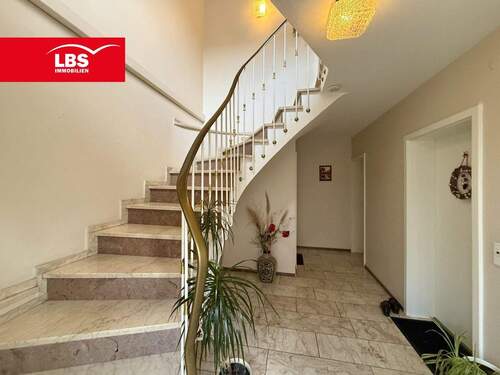 Treppenhaus - 1 Zimmer Mehrfamilienhaus, Wohnhaus in Wachtberg