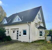 Stelzenberg: Gepflegte Doppelhaushälfte mit Einbauküche und schönem Garten