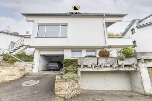 und Garagen - Einfamilienhaus mit 255,00 m² in Wernau zum Kaufen