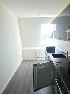 Küche - Hübsche Dachgeschosswohnung mit EBK!
