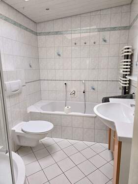 Bad im OG - Mehrfamilienhaus, Wohnhaus mit 358,00 m² in Homburg zum Kaufen