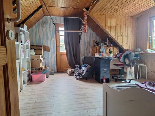 OG Zimmer mit Balkon und separatem Eingang - 