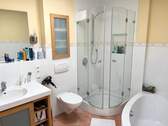 Tageslichtbad mit Dusche und Badewanne! - 