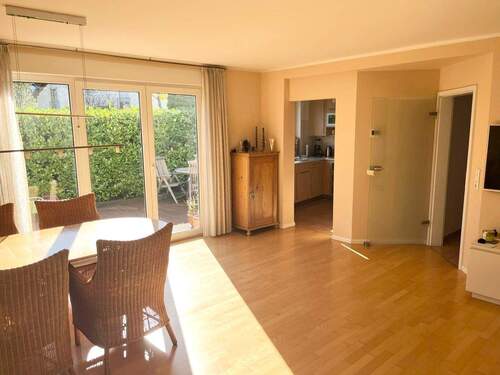 Wohnbereich mit Zugang zur Küche! - 4 Zimmer Einfamilienhaus in Wiesbaden