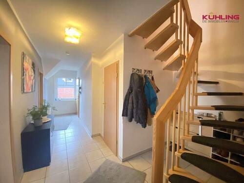Flur - Treppenaufgang - 3 Zimmer Etagenwohnung in Dinklage