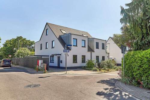 Strassenansicht - Moderne 5-Zimmer Doppelhaushälfte vom Architekten zu verkaufen!