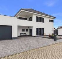 Wohnen auf höchstem Niveau: Neuwertiges Anwesen in ruhiger Lage von Blankenhain