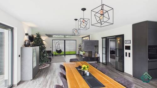 Wohnzimmer - 8 Zimmer Einfamilienhaus zum Kaufen in Blankenhain