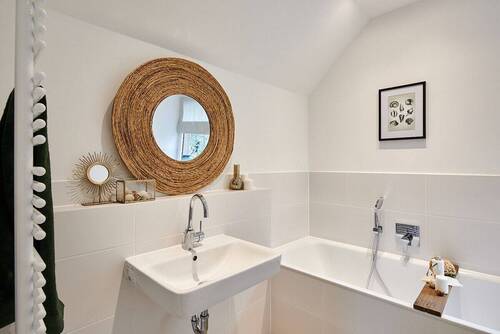 ganz neues Vollbad mit extra Dusche - 