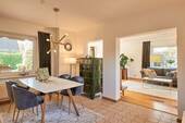 Essbereich mit Blick ins Wohnzimmer - Einfamilienhaus mit 156,00 m² in Reinbek-Neuschönningstedt zum Kaufen