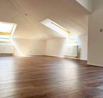 Lichtdurchflutete Dachgeschosswohnung mit zwei Balkonen und Tiefgaragenstellplatz - Velten