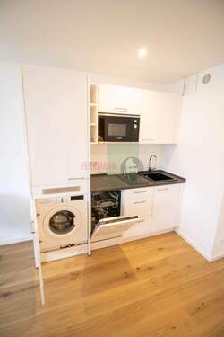 Küchenzeile mit Waschmaschine und Spülmaschine - 