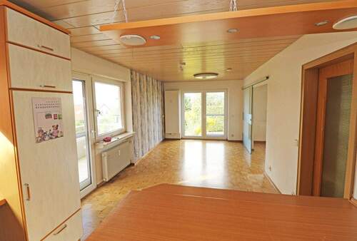 Erdgeschoss: Wohnbereich - 1 Zimmer Mehrfamilienhaus, Wohnhaus in Winnenden