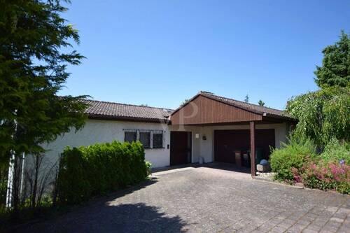 Zufahrt Hauseingang - 7 Zimmer Einfamilienhaus in Feuchtwangen