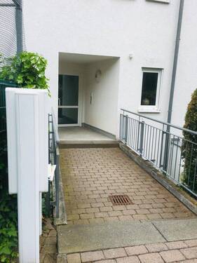 Hauseingang - 3 Zimmer Etagenwohnung zum Kaufen in Niedernhausen