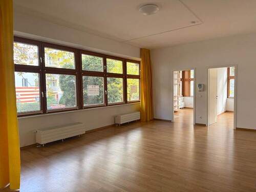 Raum groß neu.JPG - hochwertig ausgestattete Büro Praxisfläche im Botschaftsviertel