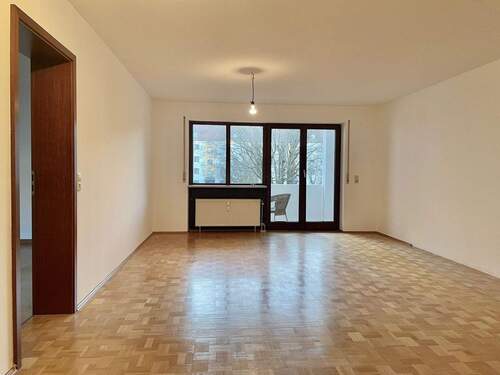 Wohnzimmer Blick zum Balkon.jpg - 