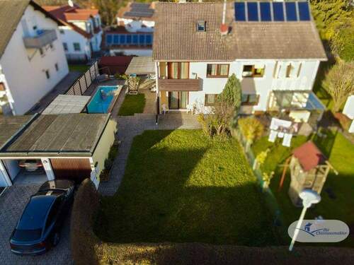 Frontansicht Haus - Doppelhaushälfte mit großzügigem Raumangebot und schönem Außenbereich