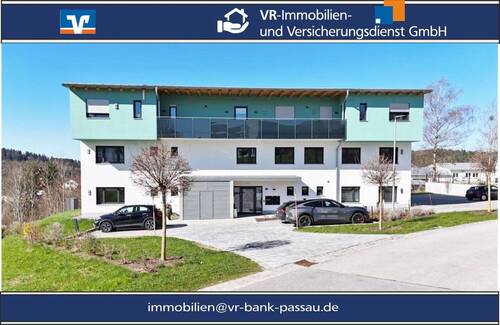 Hausansicht - Attraktives Wohn- und Bürogebäude mit 3 Wohneinheiten, 2 Büroeinheiten und 15 Stellplätzen in 94481 Grafenau