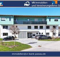 Attraktives Wohn- und Bürogebäude mit 3 Wohneinheiten, 2 Büroeinheiten und 15 Stellplätzen in 94481 Grafenau