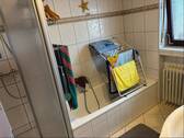 Bad mit Wanne und Dusche - 