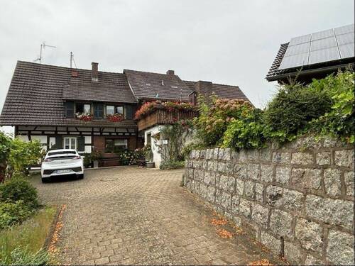 Außen - vermietetes 2-Fam.-Haus im begehrten Rebland mit Erweiterungspotential