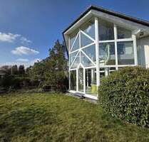 Architektenhaus mit imposantem Wintergarten, Garage, Doppelcarport und schönem Garten in 1A Wohnlage - Usingen