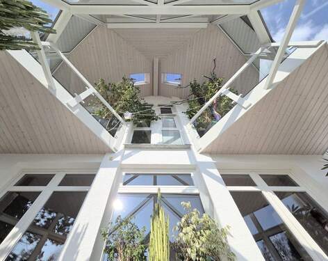 Beeindruckende Architektur mit zwei Emporen - 5 Zimmer Einfamilienhaus in Usingen