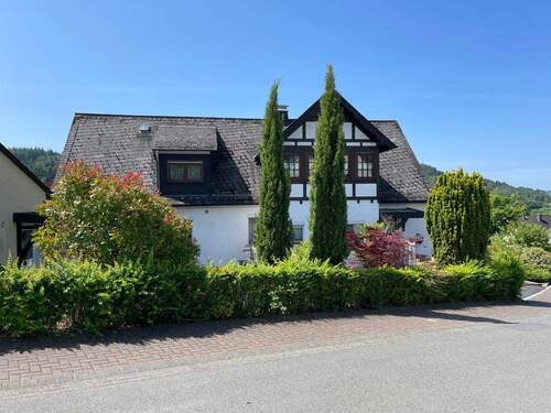 Bild 2 - 7 Zimmer Mehrfamilienhaus, Wohnhaus zum Kaufen in Mittenaar / Offenbach (Dillkreis)