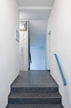 Treppenhaus (2) - Etagenwohnung mit 54,40 m&sup2; in Berlin zum Kaufen